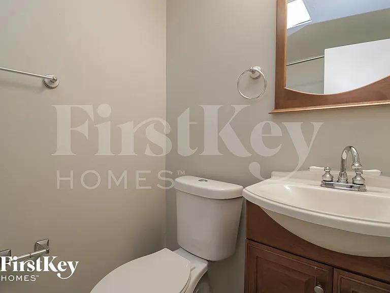 1340 Sharon Dr — Photo 13