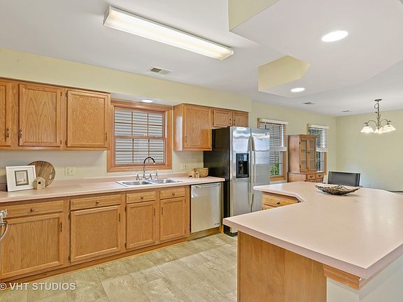 This is a great kitchen to work in--large enough to share with someone and efficient enough to work 