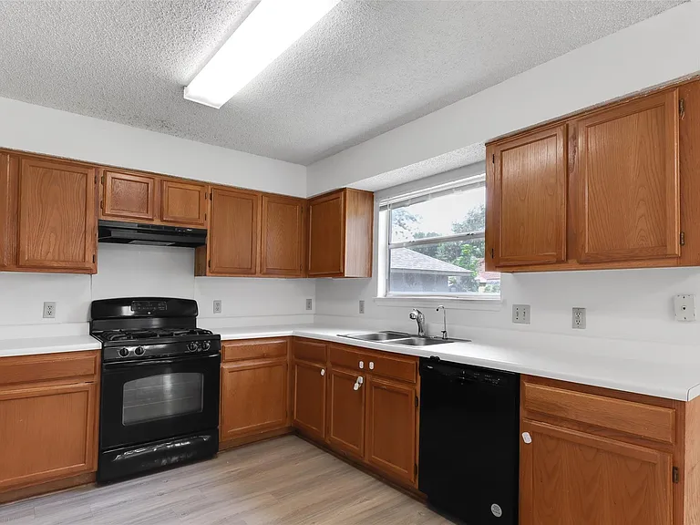 8313 Columbia Falls Dr — Photo 9
