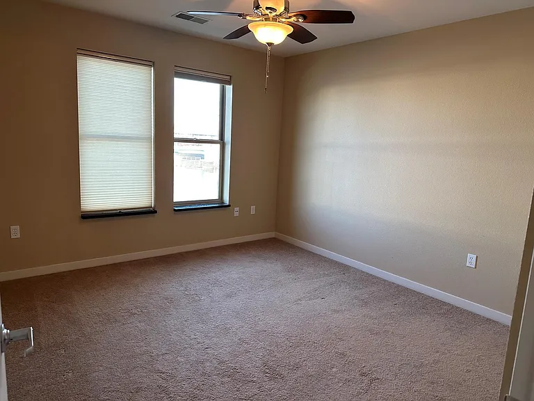 118 S Washington St #B313 — Photo 15