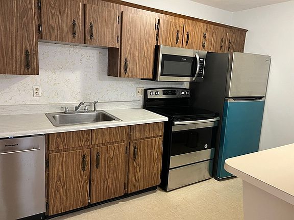 5th image of 115 W Squantum St APT 914