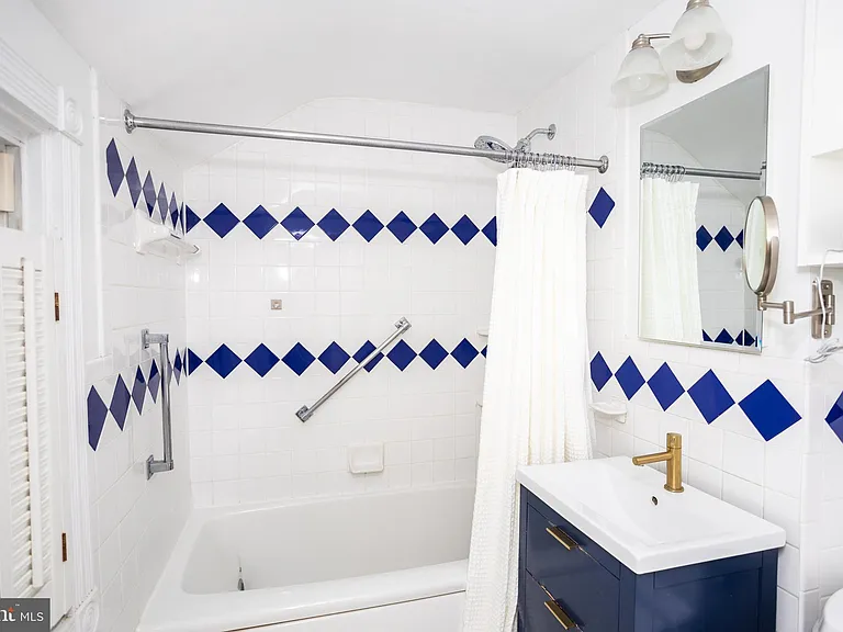 1207 N Livingston St — Photo 20