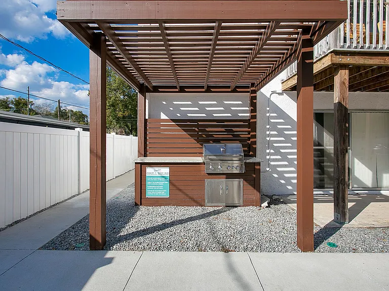 1402 E Gore St — Photo 6