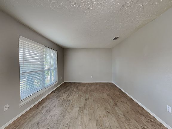 5th image of 11311 Sagewillow Ln