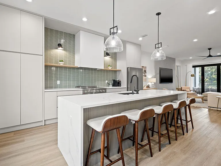 210 W Columbus Dr #3 — Photo 24