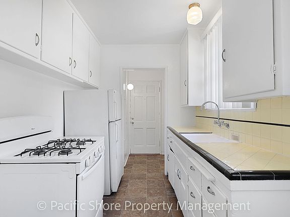 5th image of 595 E Washington Blvd APT I
