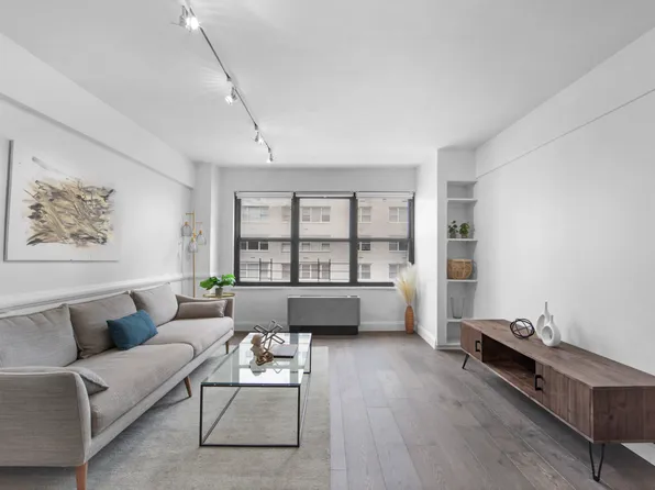 140 East 56th Street image 1 of 9