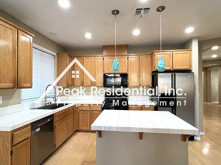 9409 Trolio Way — Photo 12