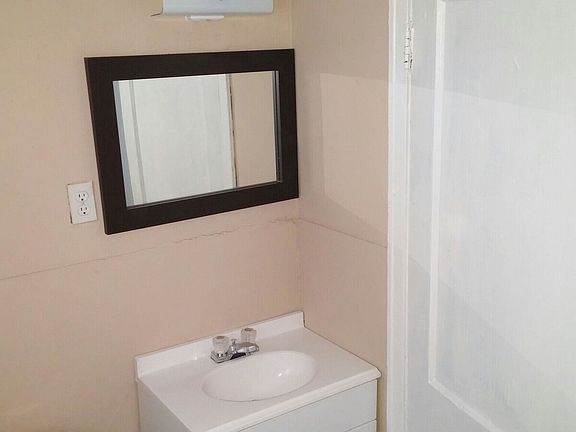 4th image of 1060 N Claybrook St