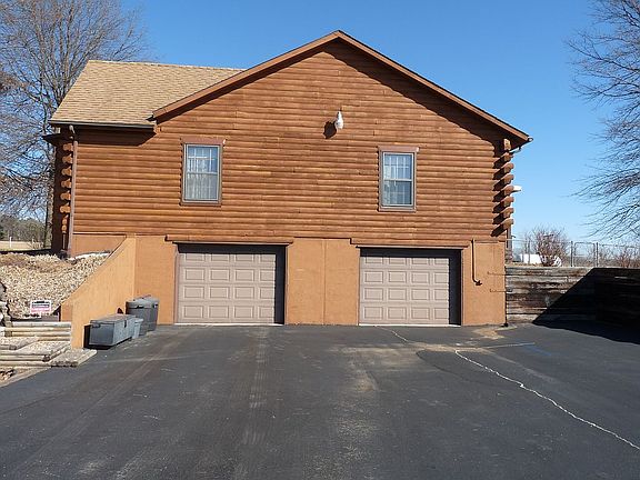 4th image of 25070 Tonganoxie Dr