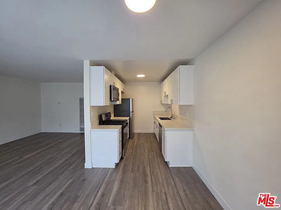 1 bed, 1.0 bath, 800 sqft, $2,600 — Photo 2
