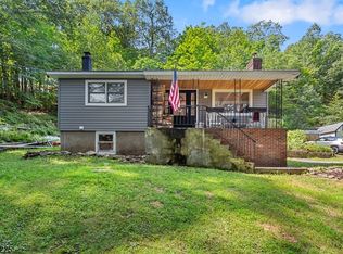 161 Breakneck Rd, Highland Lakes, NJ 07422