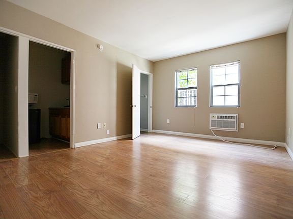 3rd image of 727 S Mansfield Ave APT 17