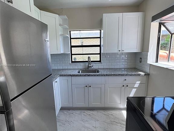 4th image of 9225 Carlyle Ave #9225