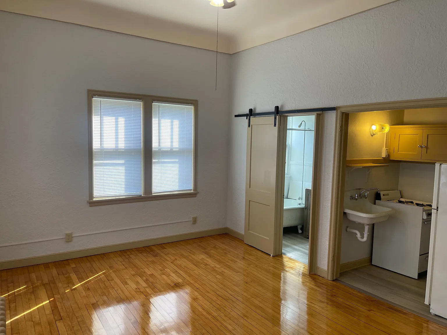 Studio, 500 sqft, $900 — Photo 2