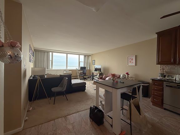4th image of 1150 N Lakeshore Dr #7B