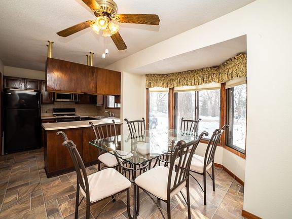 4th image of 15542 Lakeshore Dr