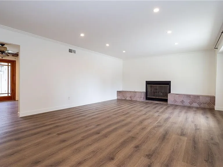 11300 Yolanda Ave — Photo 3