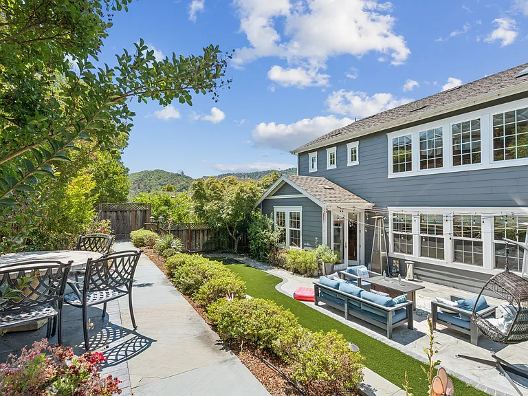 152 Laurelwood Dr — Photo 4