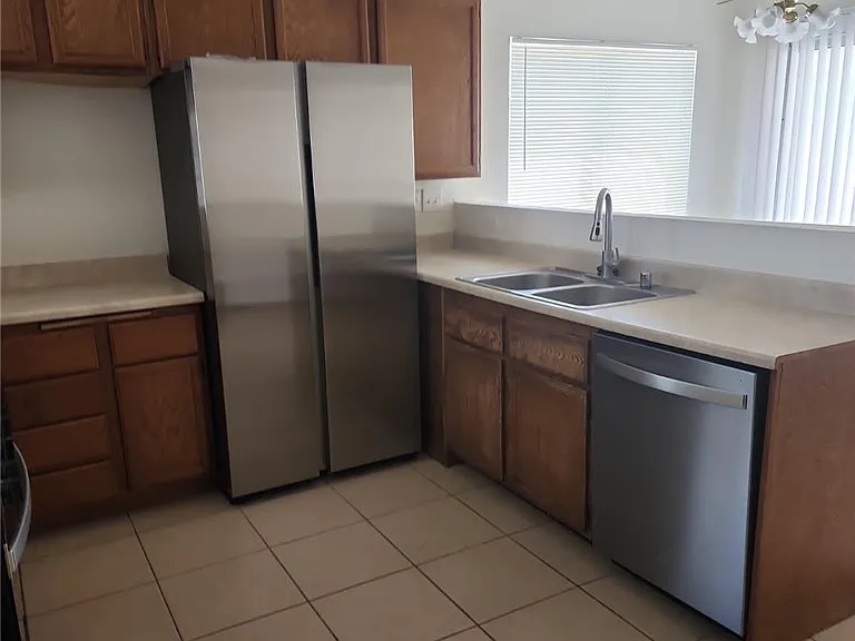 3213 Coral Harbor Dr — Photo 5