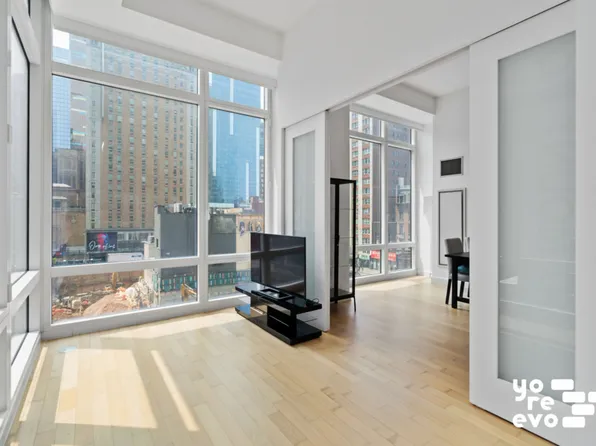 247 West 46th Street image 3 of 14