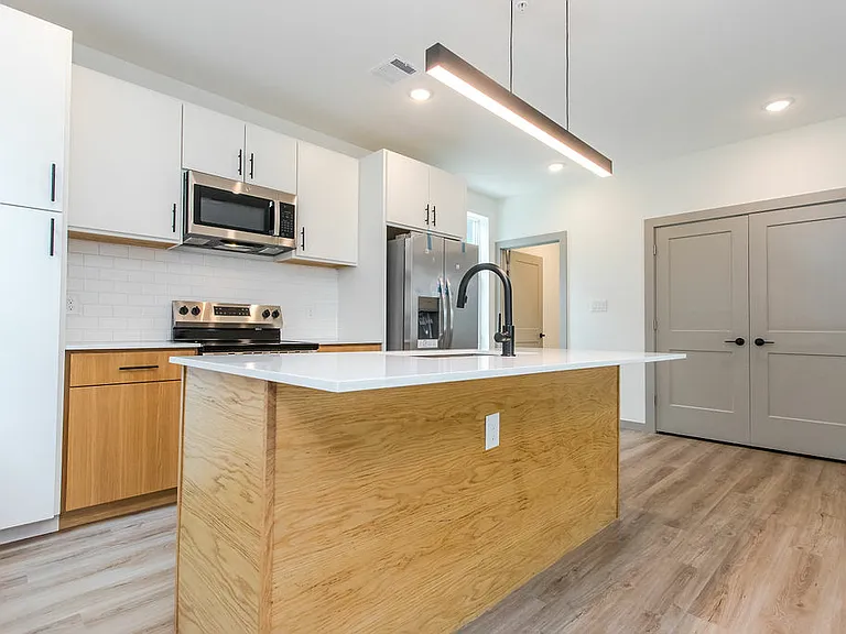 4001 Roseland Ave — Photo 19
