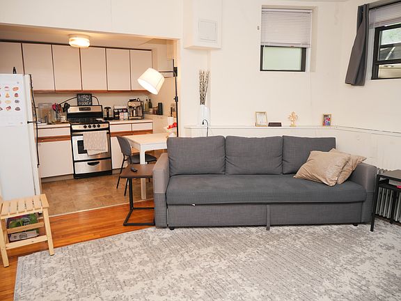 2nd image of 28 Browne St