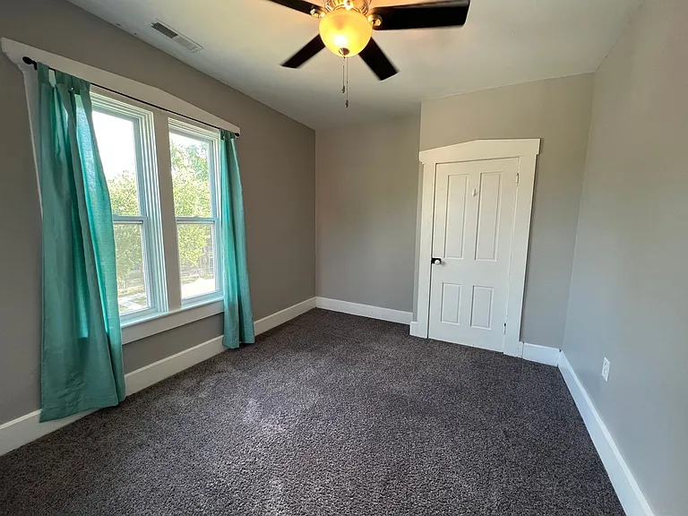 1326 Oak St — Photo 8