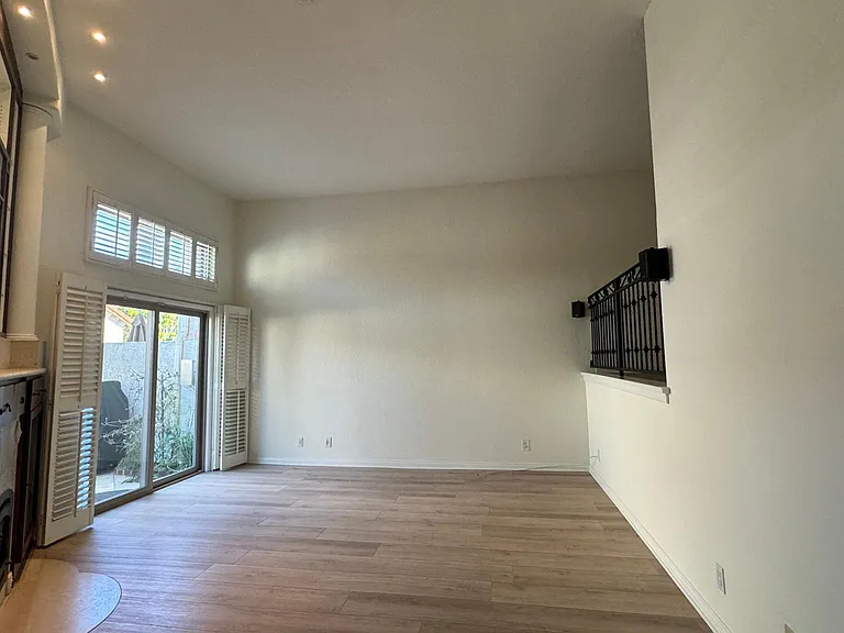 210 S Juanita Ave #D — Photo 3
