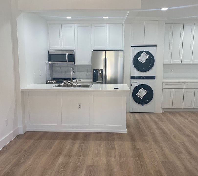 1st image of 921 Marine Dr APT 121