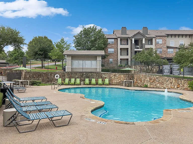 Cypress View Villas Apartments — Photo 8