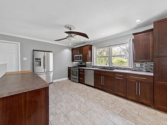 4th image of 1025 Orchard Lakes Dr
