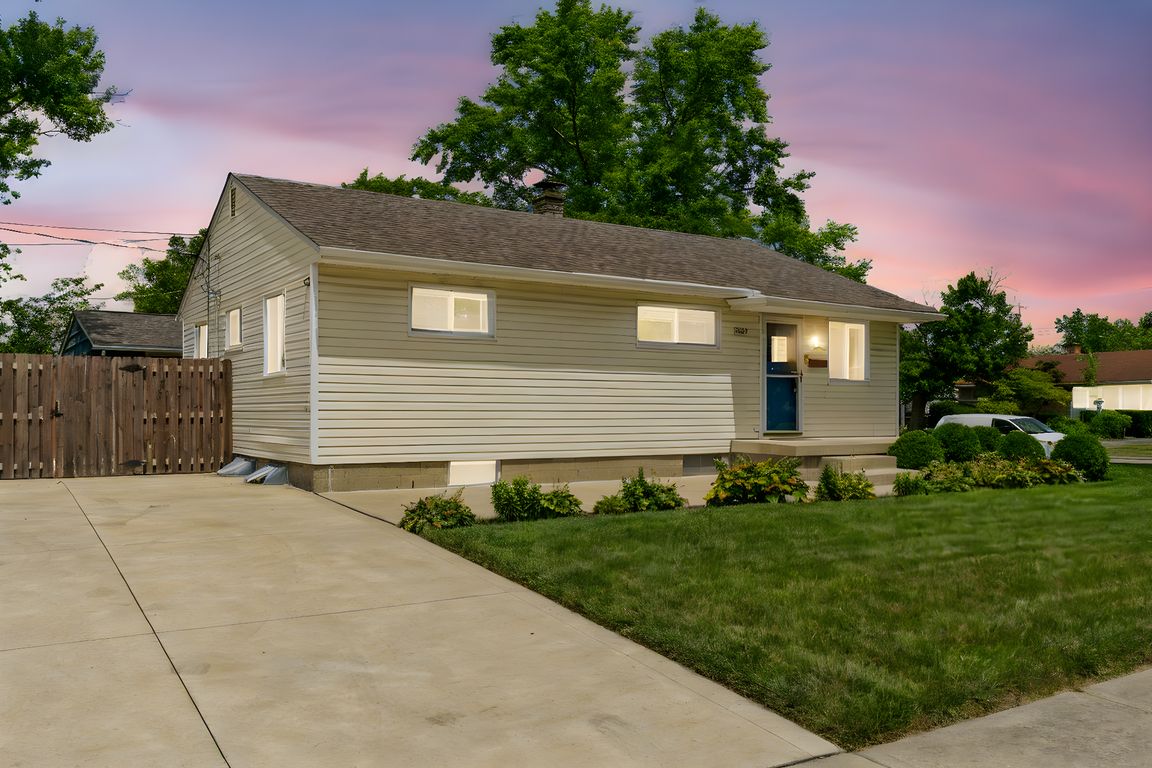 2804 Kingston Ave (EXTERIOR)-6 day to dusk.jpeg
