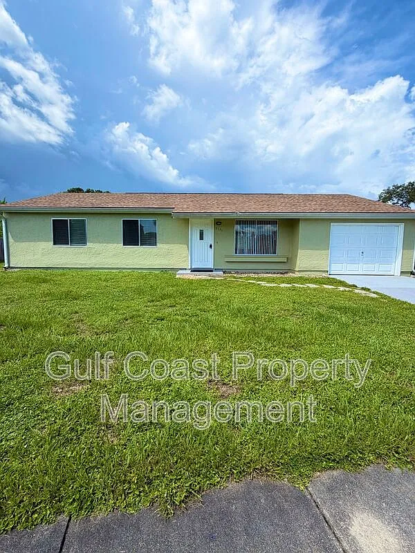 3 bed, 2.0 bath, 1721 sqft, $1,700 — Photo 1