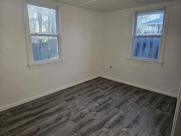 225 S Spring Grove St — Photo 4