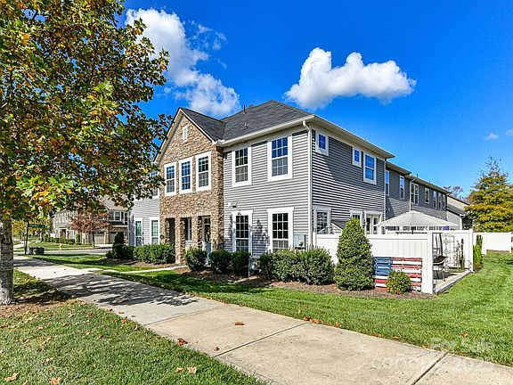 3rd image of 9414 Glenburn Ln