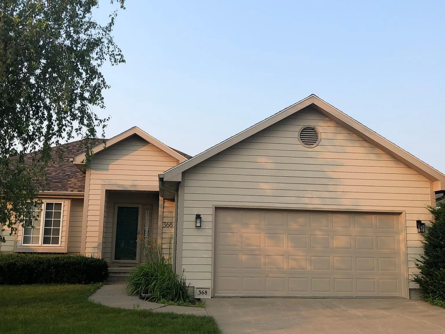 3 bed, 1428 sqft, $2,400 — Photo 1