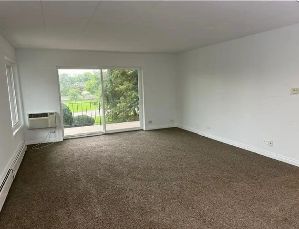 3 bed, 1400 sqft, $2,500 — Photo 3