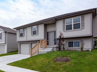 21714 North Rdg, Peculiar, MO 64078