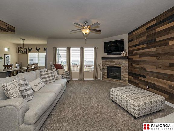 3rd image of 18815 Cottonwood St