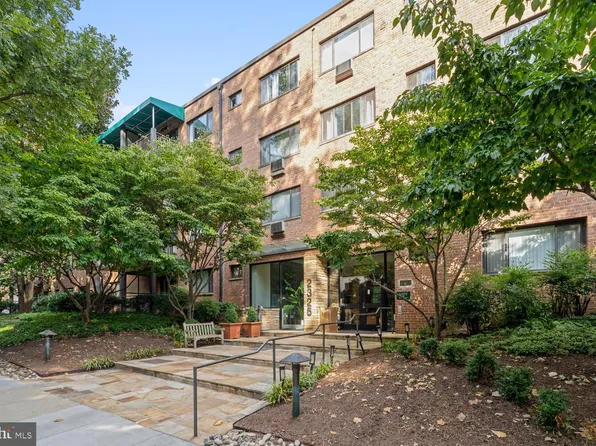 2325 42nd St NW APT 213, Washington, DC 20007