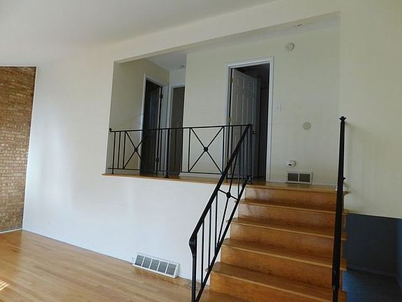 4th image of 918 N Milwaukee Ave APT B