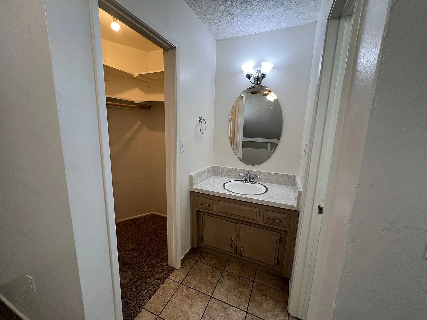 2810 N. Chester Ave — Photo 4