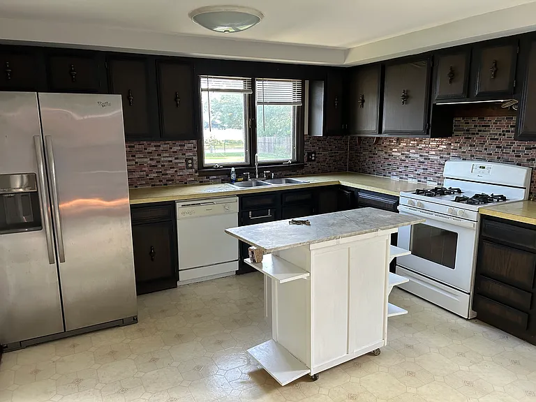 88 Palmdale Dr — Photo 2