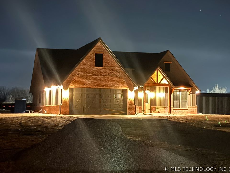 2nd image of 160 Falcon Rd