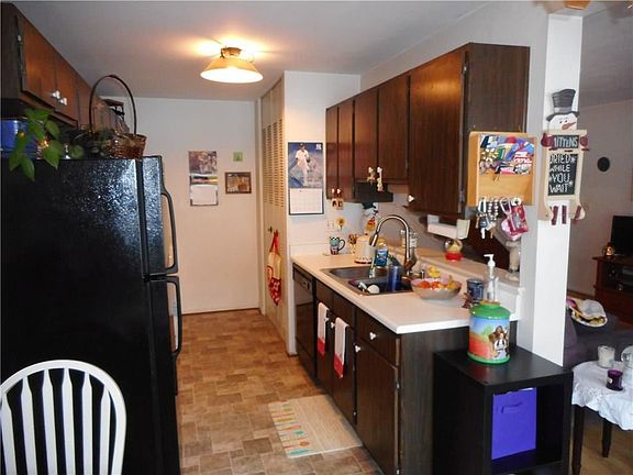 2nd image of 49 Acorn Ln