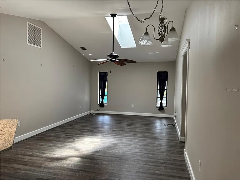 10123 Bay Ave — Photo 18