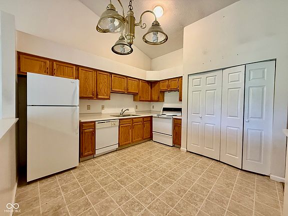 2nd image of 110 Woodberry Dr