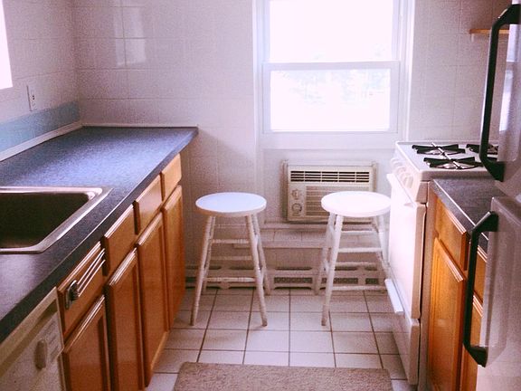 2nd image of 307 Ferdon Ave #3
