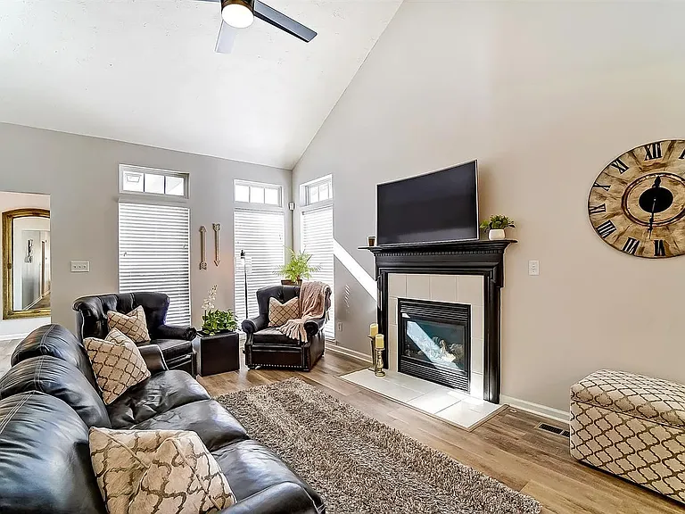 9766 Cobblewood Ct — Photo 6